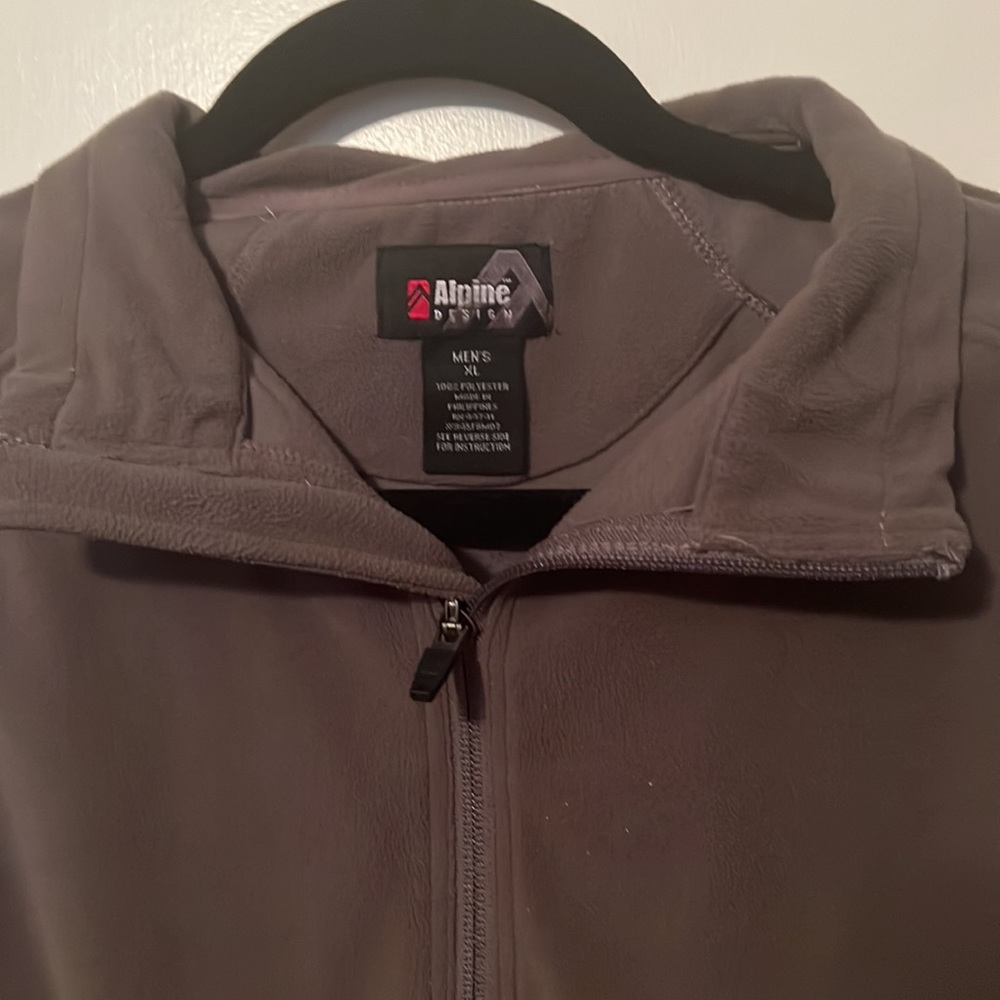 Men’s XL long sleeve pull over